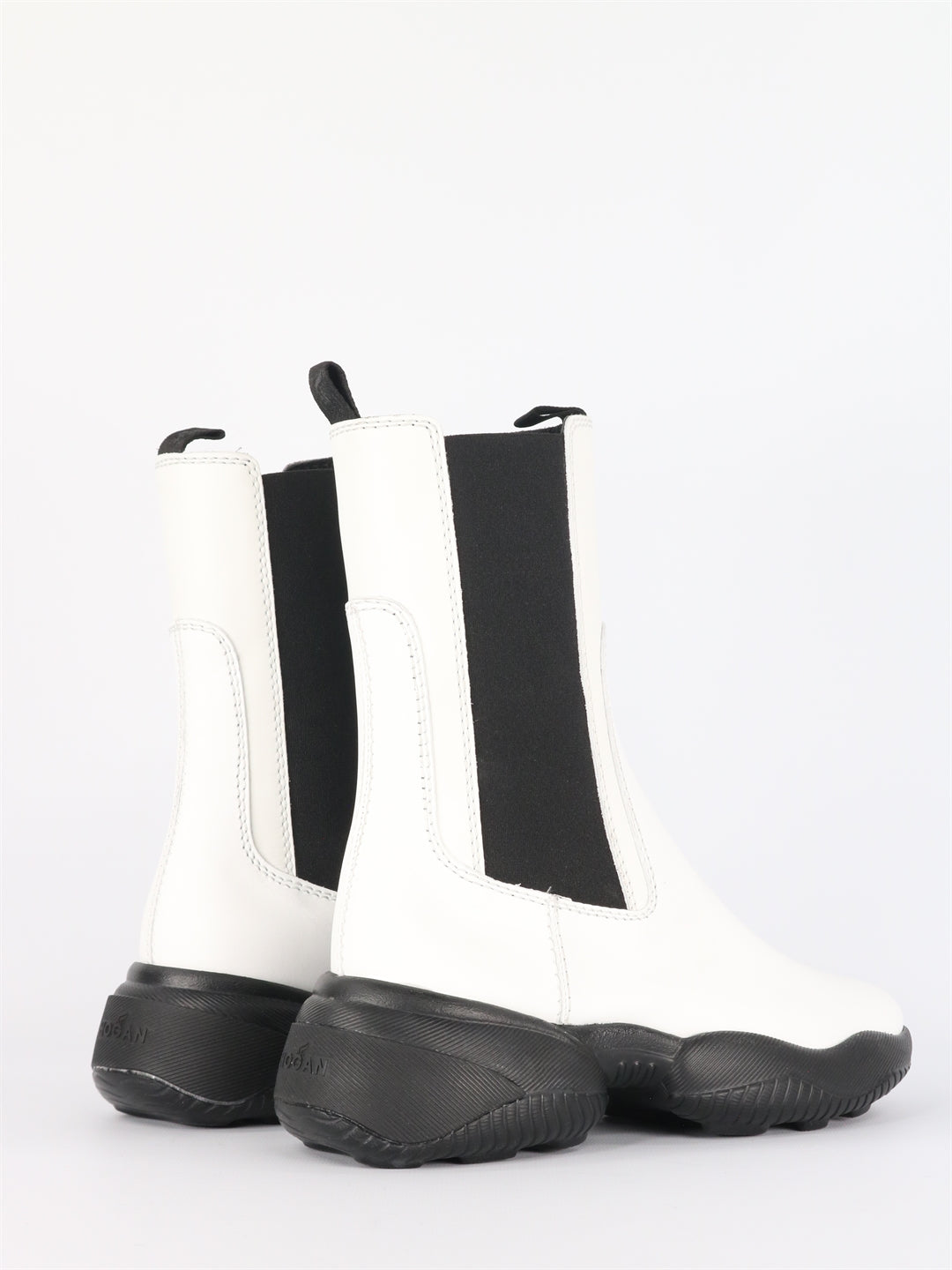 Interaction chelsea boots