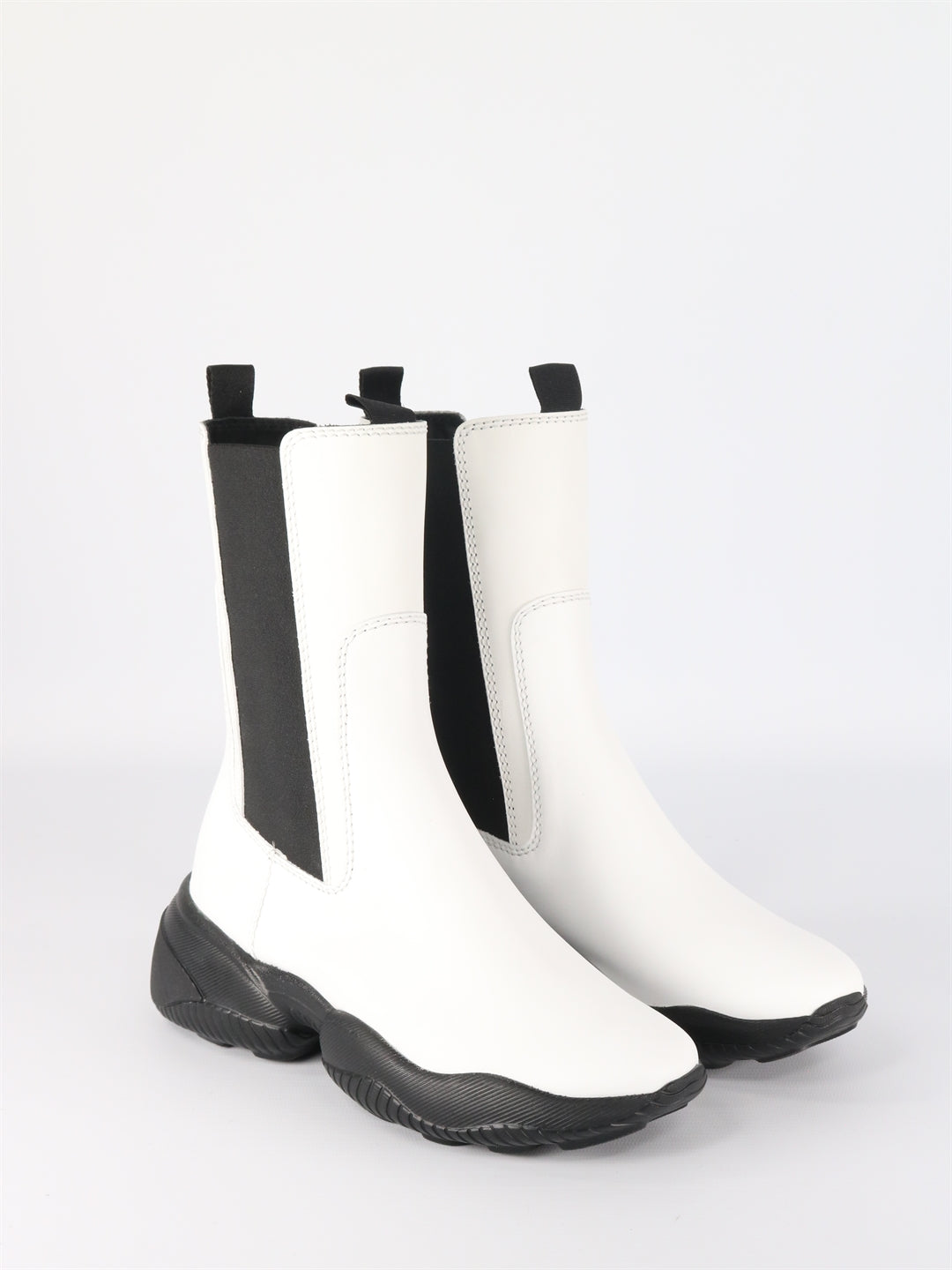 Interaction chelsea boots