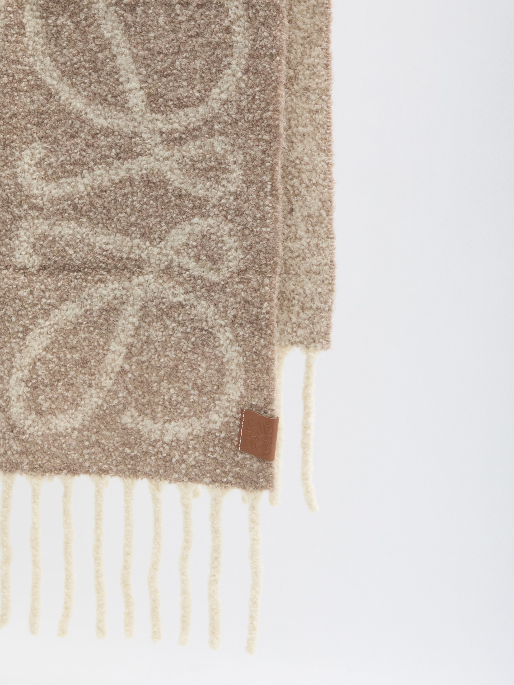 Anagram scarf in alpaca and wool