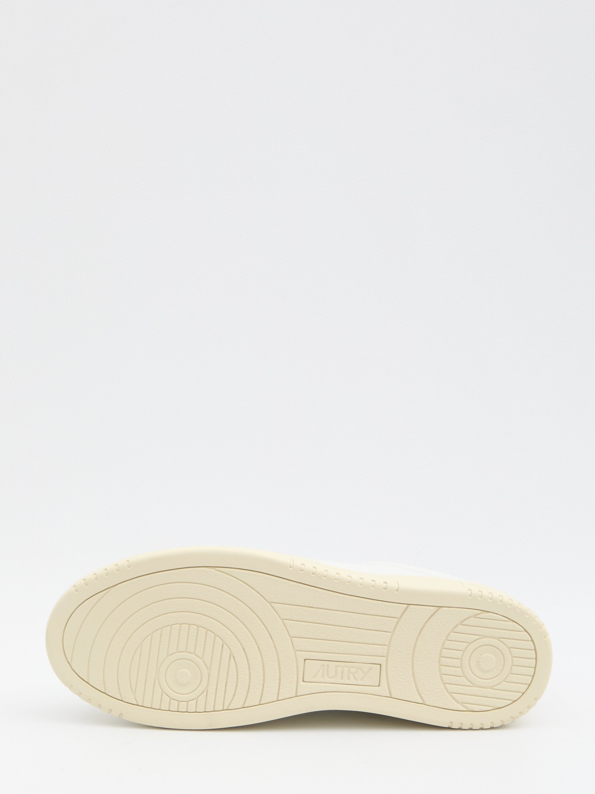 Medalist Low snakers