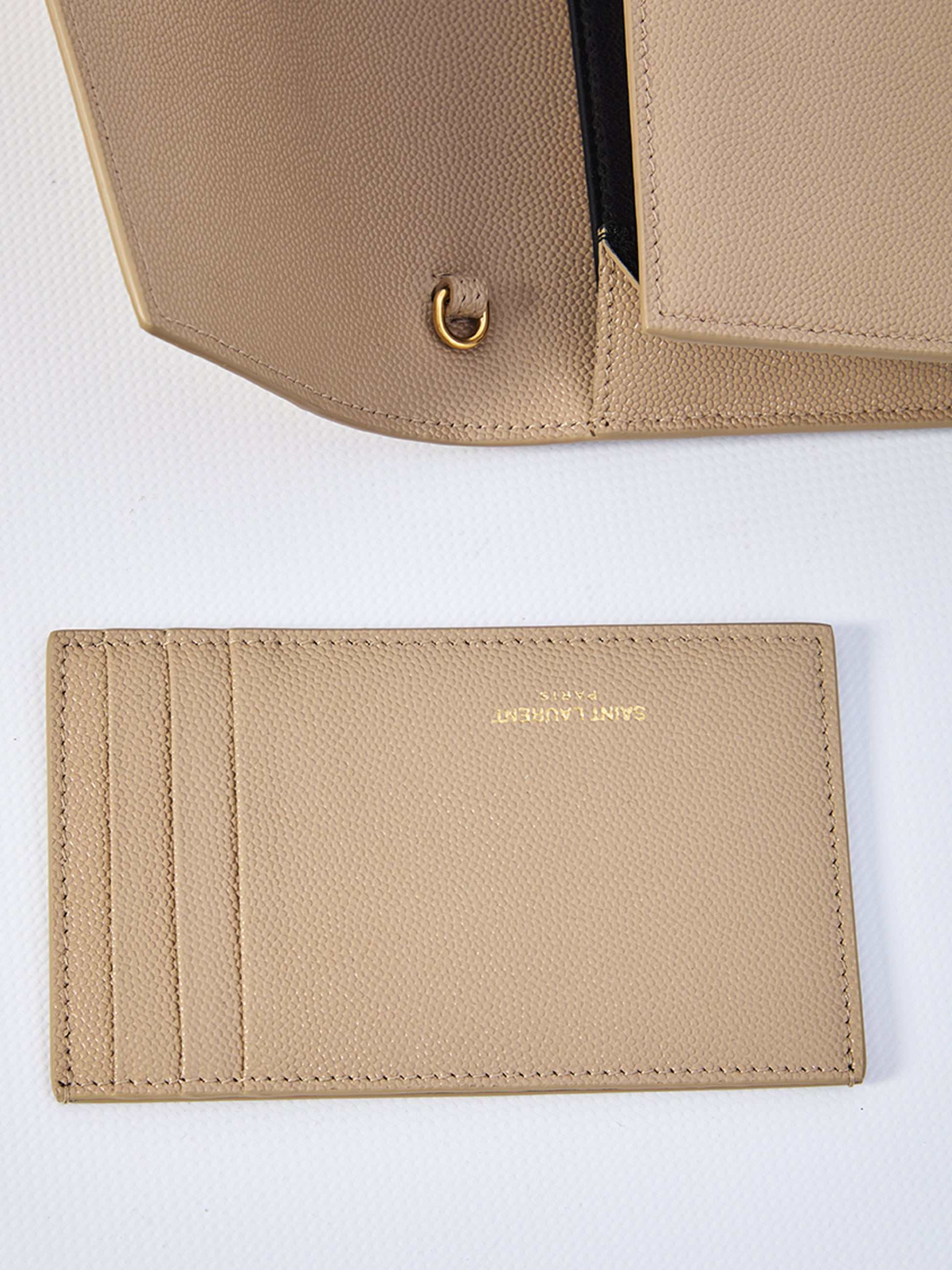 Uptown pouch with chain