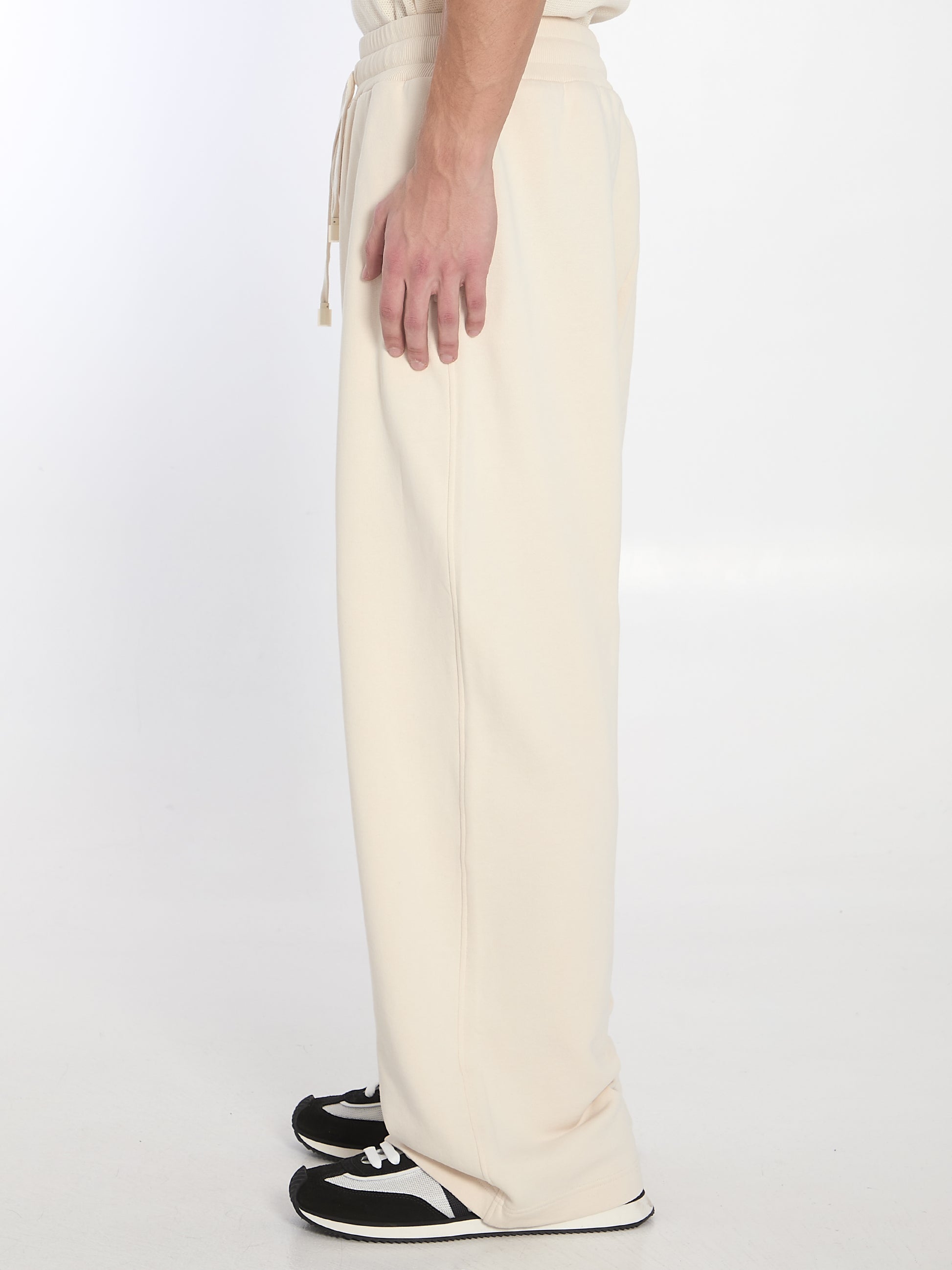 Jogging trousers with embroidery