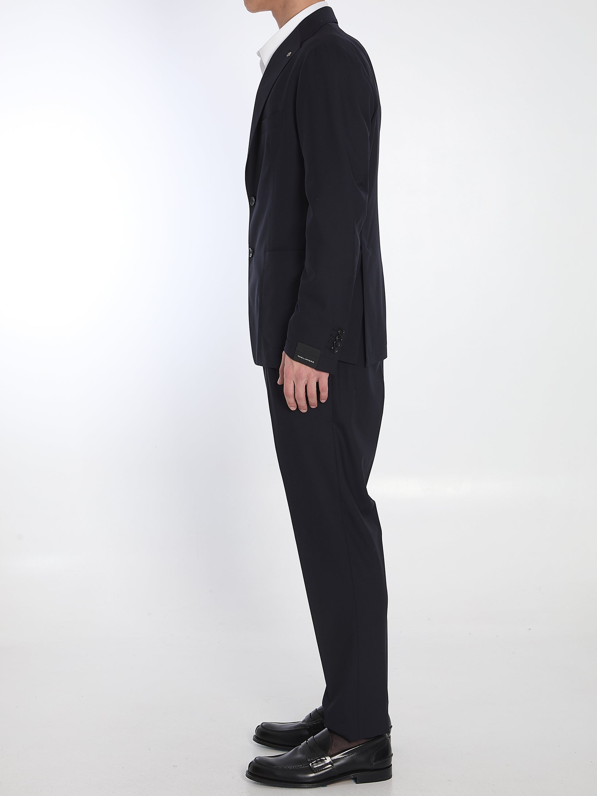 Two-piece suit in wool and silk blend