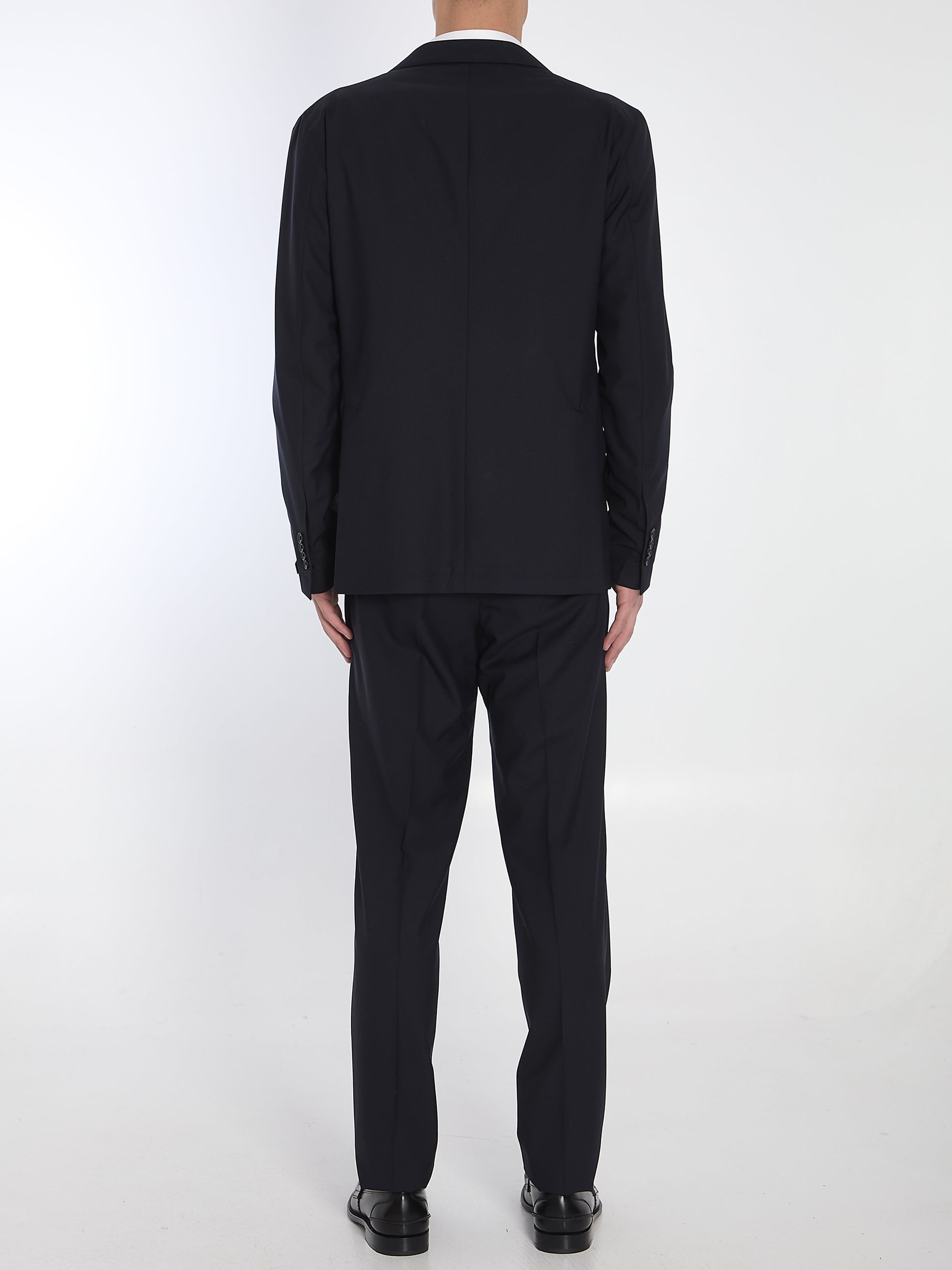 Two-piece suit in wool and silk blend