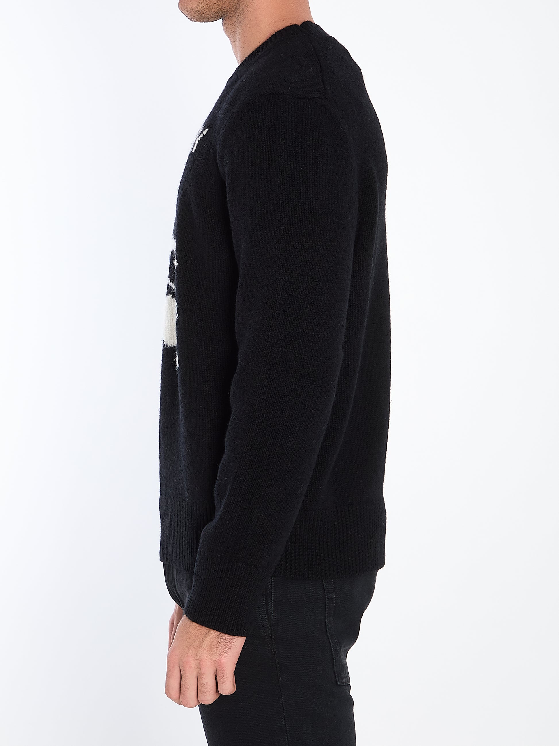 Sweater with logo
