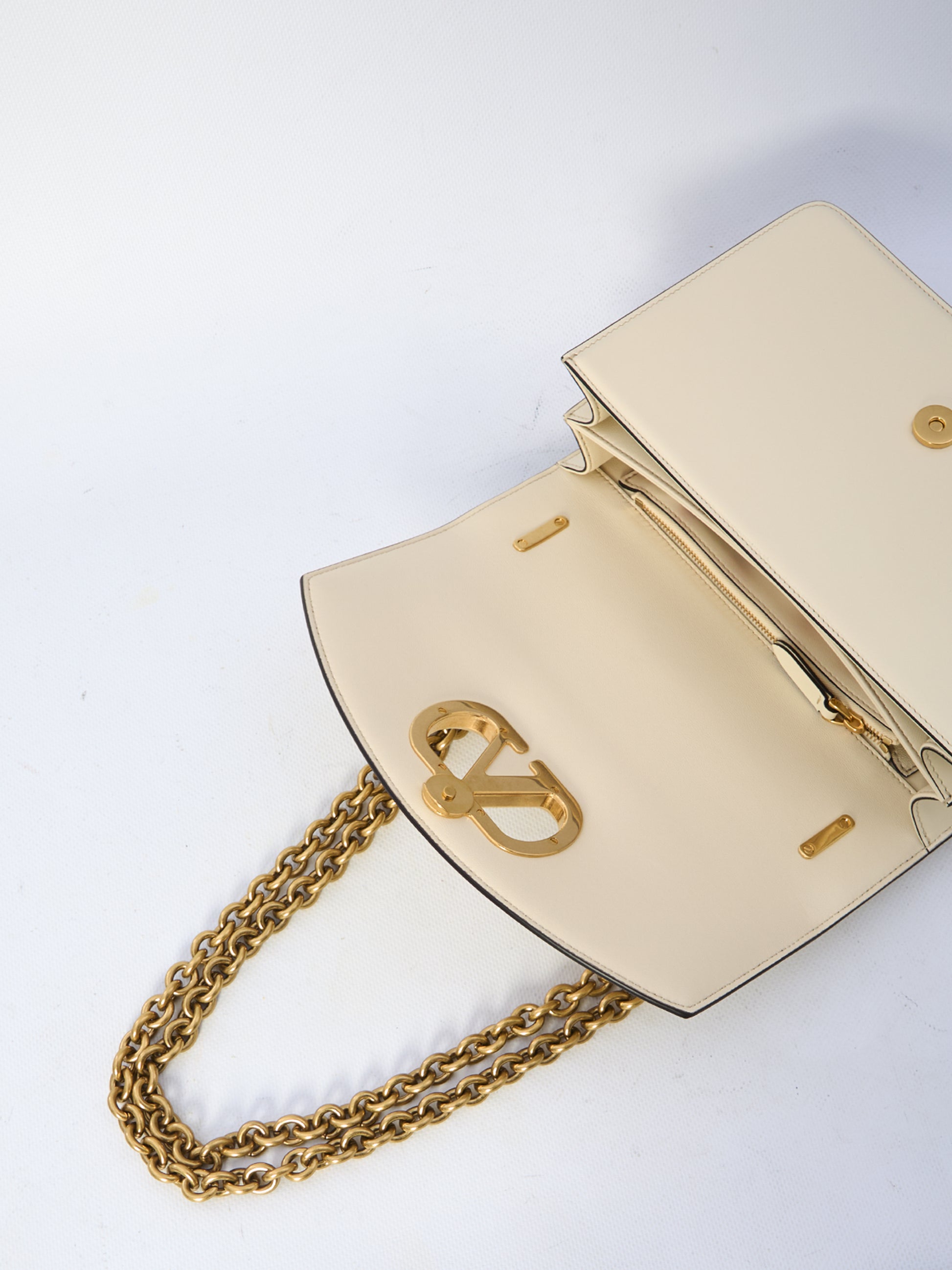 White Vain shoulder bag