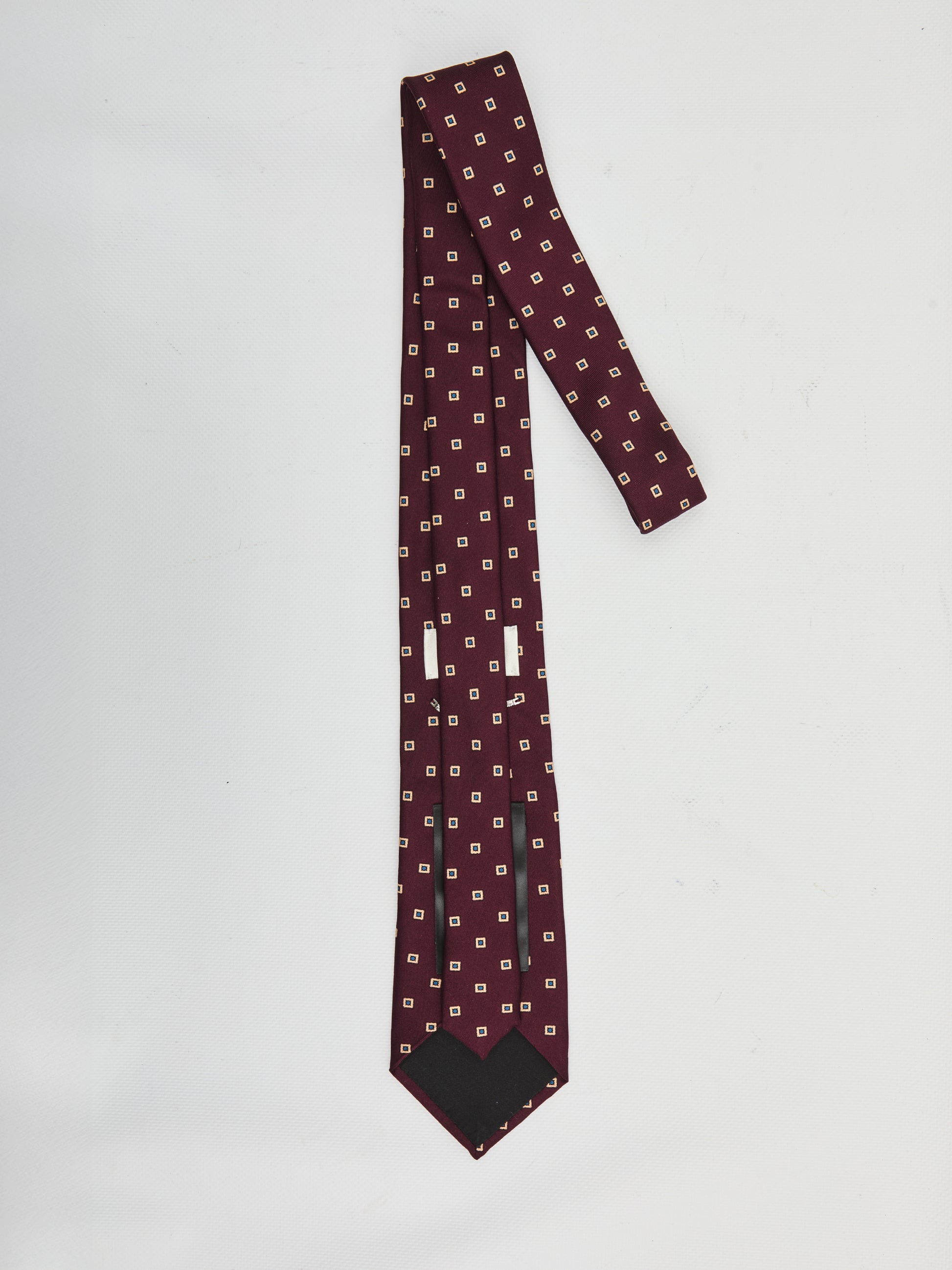 Wide tie in square silk twill